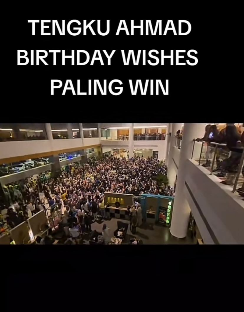 Birthday Paling Meriah, Satu Mall 'Sporting' Nyanyi Lagu Hari Jadi Buat Tengku Ahmad