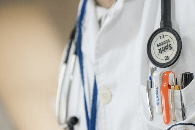 2 Tahun Menyamar Jadi Doktor, Penipuan Lelaki Lepasan Sekolah Menengah Ini Akhirnya Terkantoi