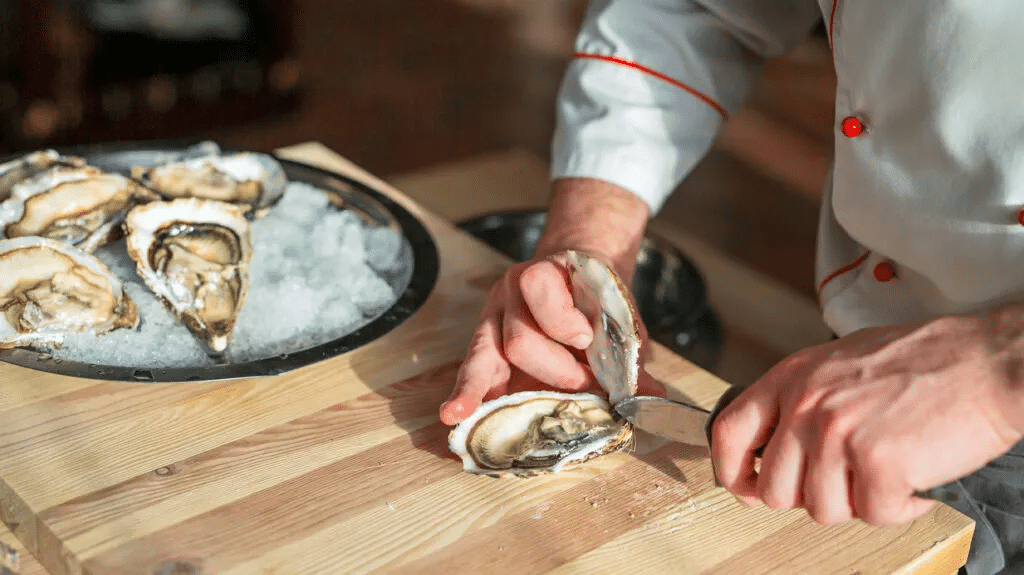 Lelaki Temui Ajal Gara-Gara Makan 'Oyster' Mentah Di Restoran