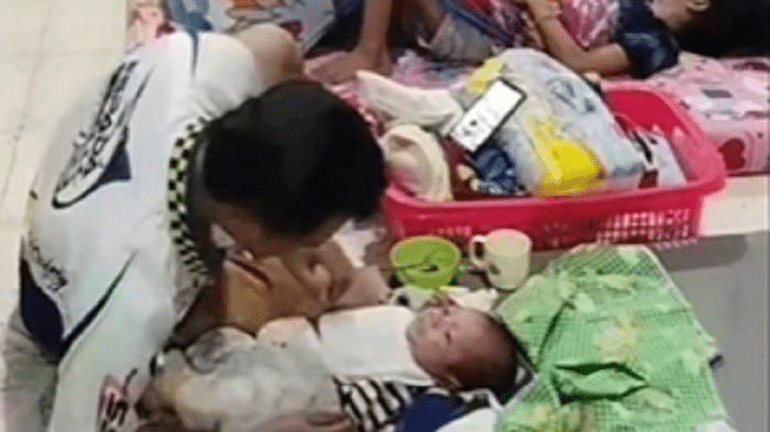 Demi 'Gift' Tiktok, Bayi 2 Bulan Dipaksa Makan Bubur Segera Oleh Pengasuh