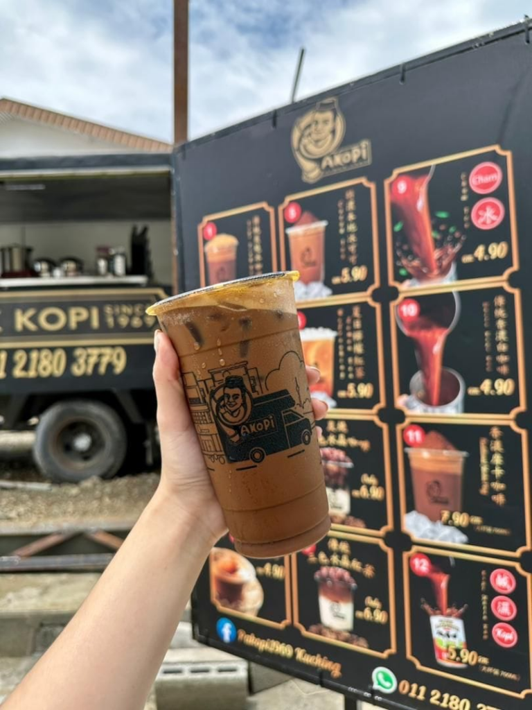 Pakopi1969, Kedai Kopi Berkonsepkan Food Truck Yang 'Trendy' Di Kuching