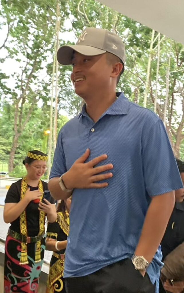 Selepas Tengku Hassanal, Kini Tengku Ahmad Pula Berjaya Pikat Hati Orang Sarawak