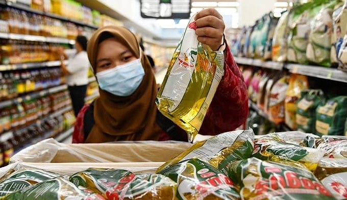 Kerajaan Mahu Perkenal Kad ID Khas Beli Minyak Paket Undang Reaksi Netizen