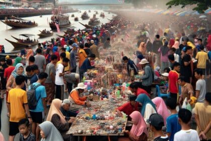 Panas Dan Sesak, Peniaga Kecil Regatta Sarawak Terpaksa Tebal Muka Bila Ditanya Pelancong