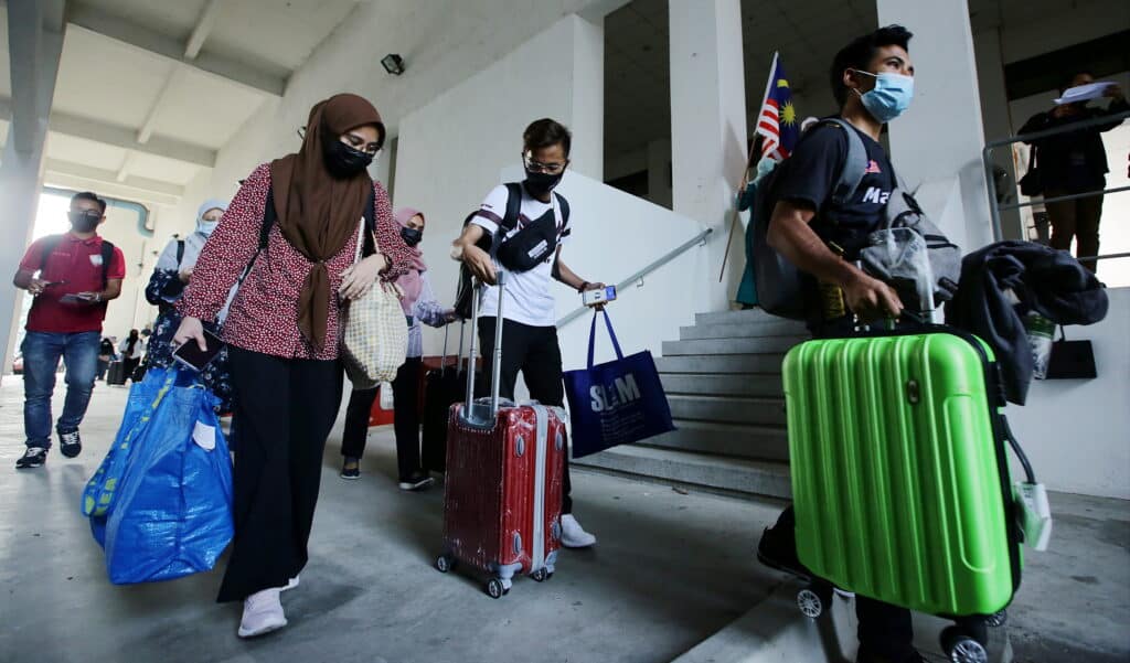 Pelajar Politeknik, Matrikulasi, IPG Dan Kolej Komuniti Kini Juga Dapat Subsidi FlySiswa