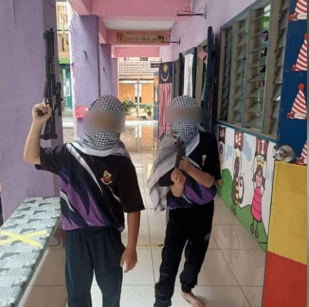 Elak Unsur Keganasan, Ibu Bapa Resah Anak Diajar Pegang Senjata Demi Solidariti Palestin Di Sekolah