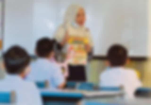 Gara-Gara Ditegur Tak Siapkan Kerja Sekolah, Guru Ini Disihir Oleh Ibu Pelajar Sampai Separuh Lumpuh