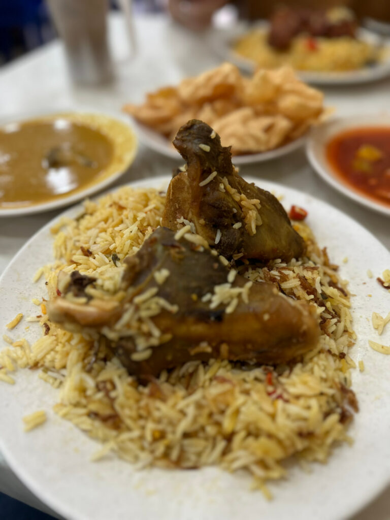 Port Nasi Briyani Paling Legend Di Kuching, Nikmati Keenakan Sajian Istimewa Ini Di Buhari Cafe Satok