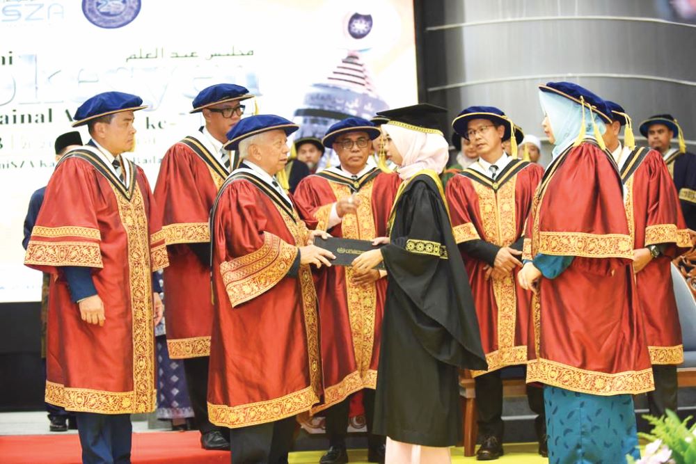 Konvokesyen Bertukar Duka, Graduan Sabah Kematian Bapa 15 Minit Sebelum Naik Pentas
