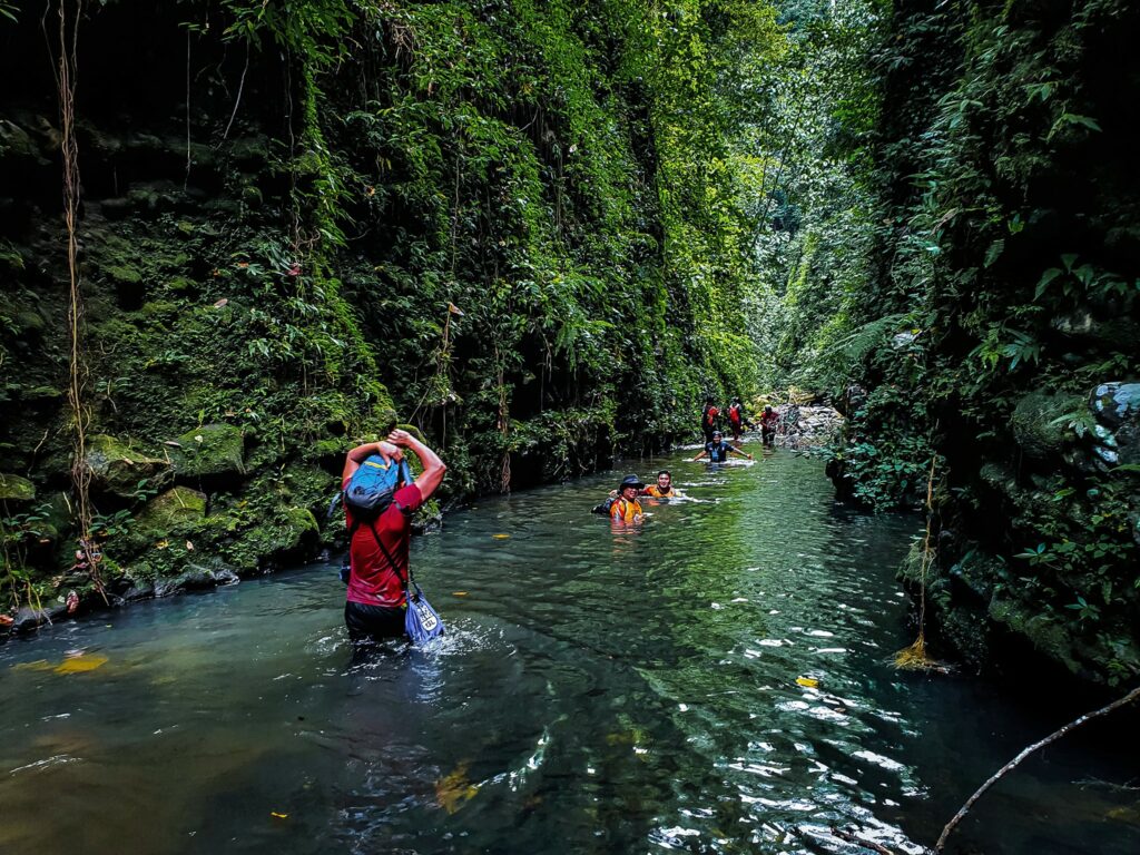Sungai Merabung, Trek Hutan Bagai Dunia Jurasik di Lahad Datu Sabah