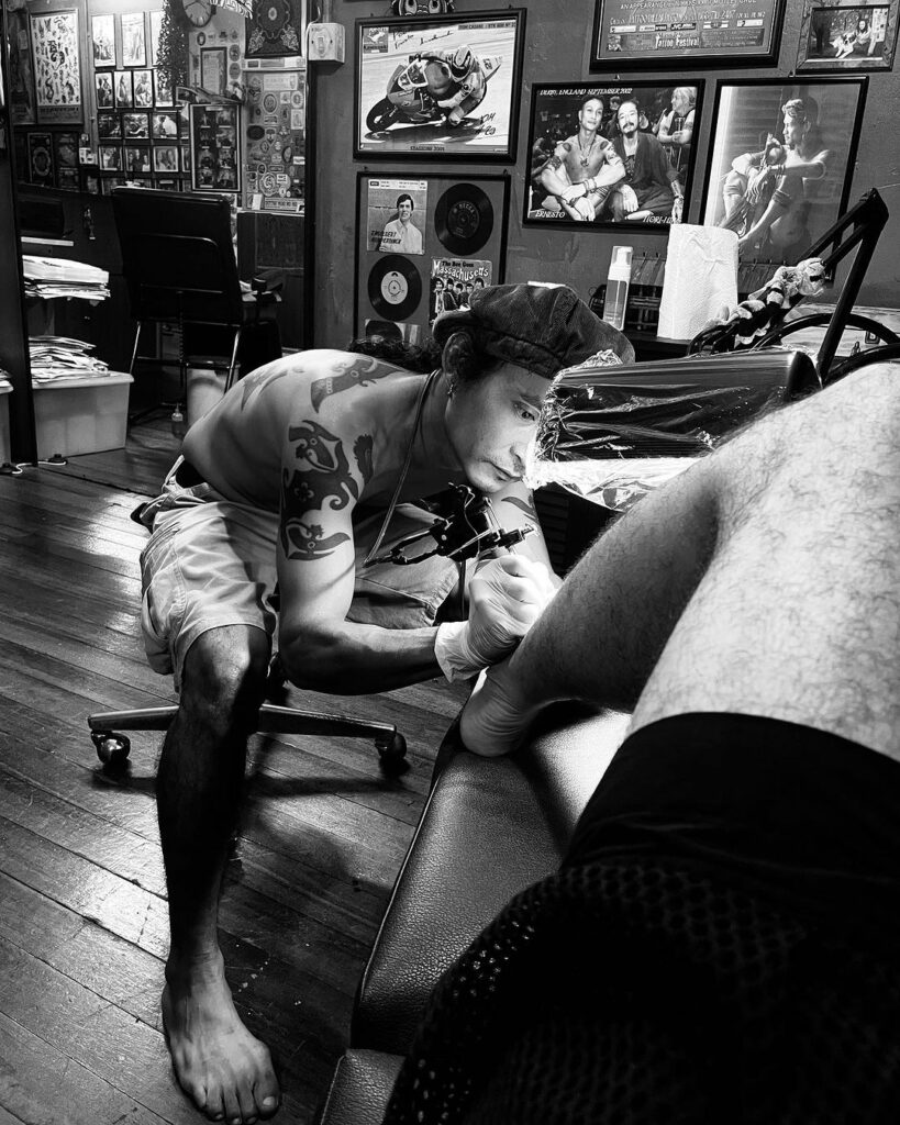 Henry Golding Tambah Tatu Tradisional Iban Baru Semasa Pulang Sarawak