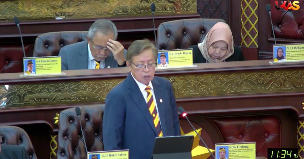Bajet Sarawak 2024 : Pelajar Peroleh Laptop Percuma Dan Baucar Buku RM500