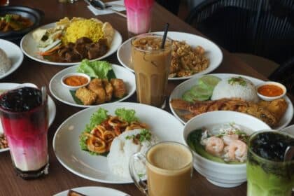 Port Brunch Menarik Di Samarahan, Restoran Estetik Di Terrace Tawar Hidangan Berpatutan
