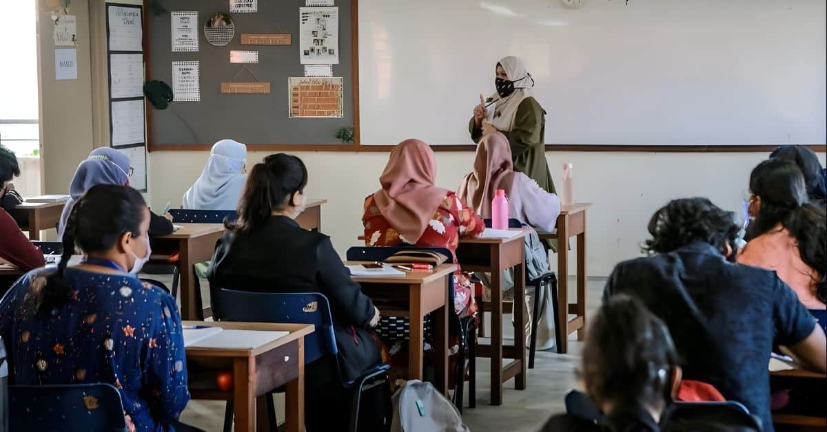 Sarawak Cadang Guna Dwibahasa Dalam Penilaian Standard Tingkatan 6 Mulai Tahun 2025