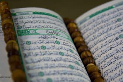 Tular Individu Jumpa Al Quran Dan Yasin Dikoyak, Berterabur Atas Jalan Di Kuching