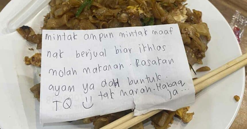 Wanita Kembang Tekak, Peniaga Tak Jujur Guna Isi Ayam Busuk Dalam Kuetiau Goreng