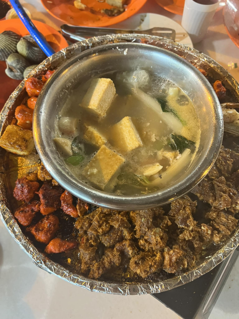 Makan Sampai Puas, Nikmati Makanan Unlimited Di Santai Steamboat And Grill Kuching