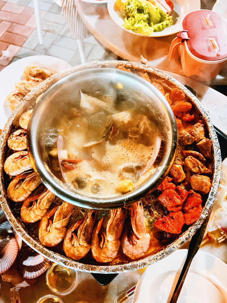 Makan Sampai Puas, Nikmati Makanan Unlimited Di Santai Steamboat And Grill Kuching