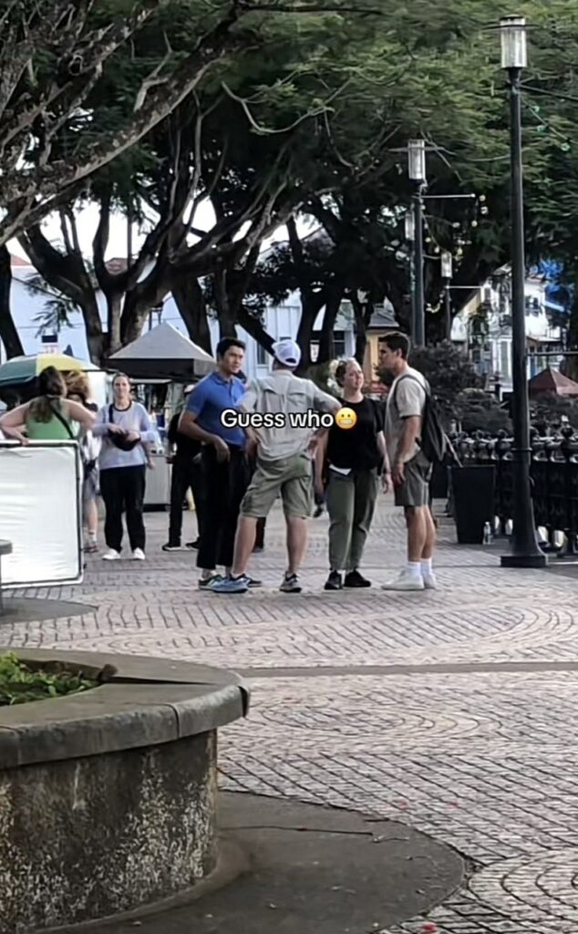 Video Henry Golding Dan Antoni Porowski Berada Di Waterfront Kuching Buat Netizen Teruja