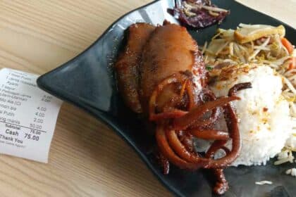 Padah Jual Sotong RM50 Seekor, KPDN Serbu Kedai Nasi Campur Di Sabah