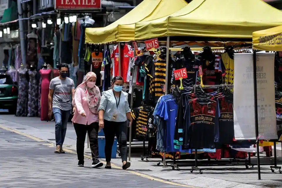 Kadar Kes Covid-19 Meningkat, KKM Seru Orang Ramai Pakai Pelitup Muka