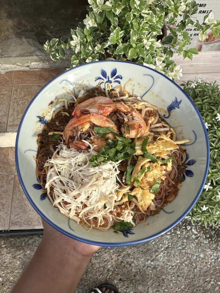 Ada Menu Viral, Nikmati Makanan Menarik Di Coconut Shake Ohhaa Kuching