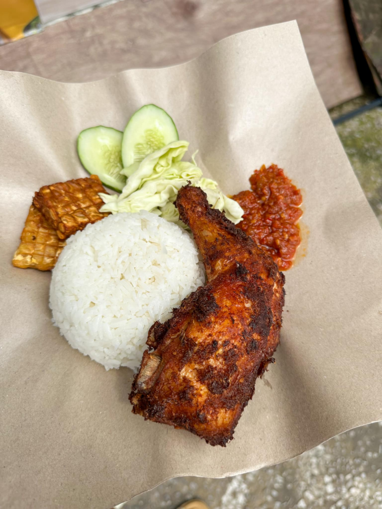 Ada Menu Viral, Nikmati Makanan Menarik Di Coconut Shake Ohhaa Kuching
