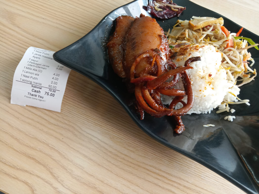 Padah Jual Sotong RM50 Seekor, KPDN Serbu Kedai Nasi Campur Di Sabah