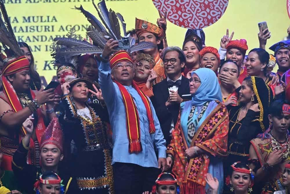 Penangan Kembara Borneo, YDPA Agong Gemar Nyanyi Lagu Bekikis Bulu Betis Dan Hanya Di Sabah