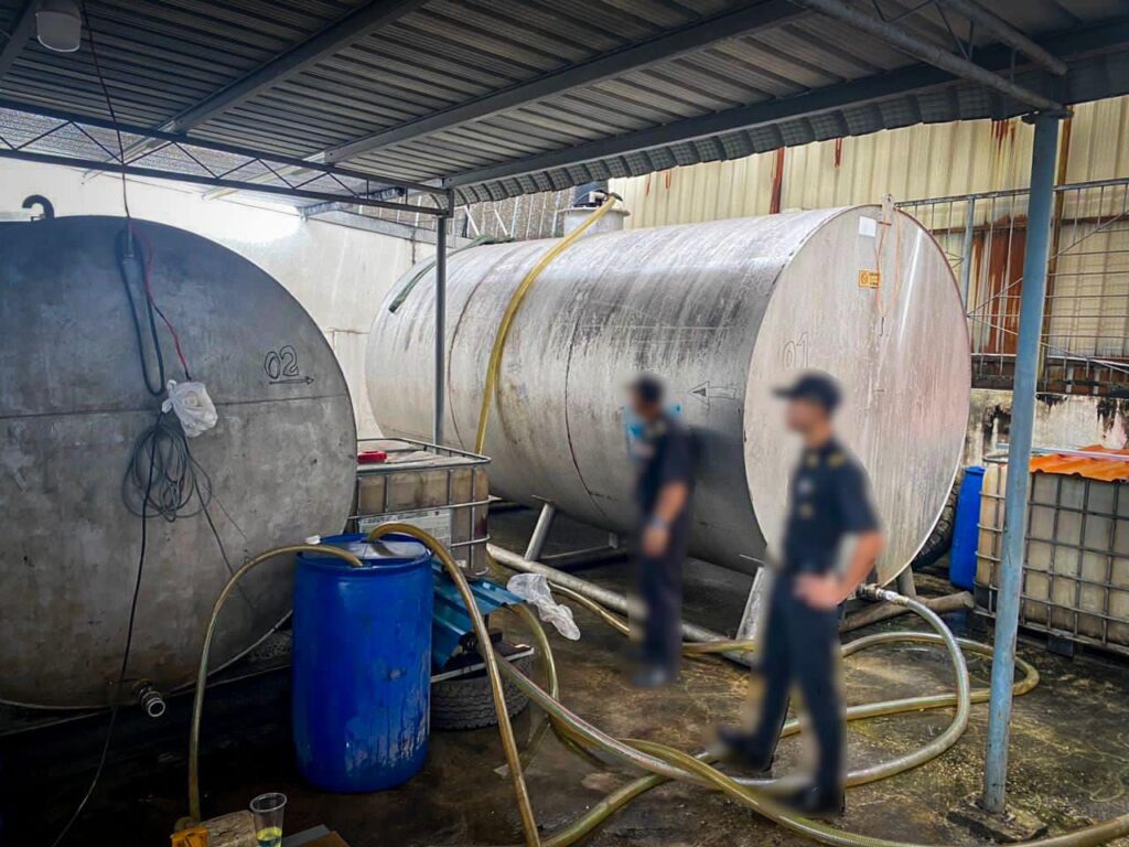 KPDN Sarawak Rampas 12 Ribu Liter Diesel Disembunyikan Di Batu Kitang