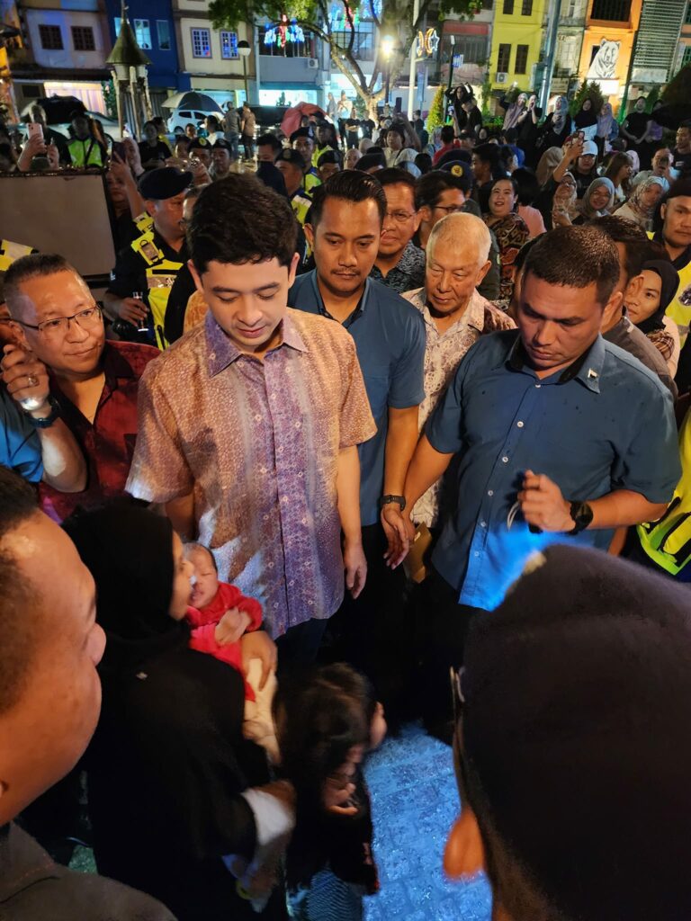 Ini Kompilasi Momen Istimewa Tengku Hassanal Bersama Rakyat Sarawak