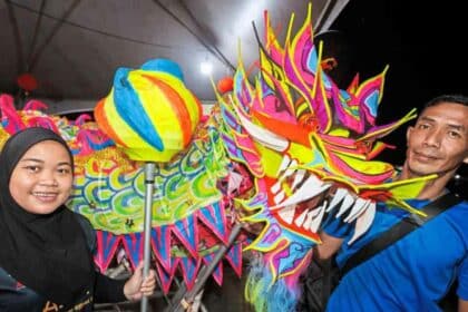 Minat Suami Isteri Dari Kuching Ini Terhadap Tarian Singa Bukti Keharmonian Sarawak