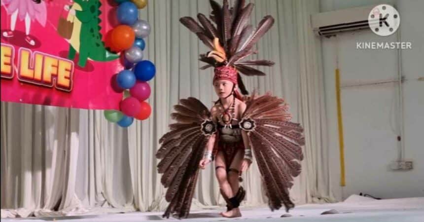 Penari Cilik Dari Sarawak Ini Bakal Wakili Malaysia, Bawa Tarian Ngajat Ke Amerika Syarikat