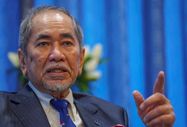 PMX Sahkan Hantar Nama Wan Junaidi Jadi Gabenor Sarawak Ganti Tun Taib