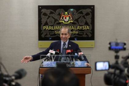 Media Lapor Wan Junaidi Letak Jawatan Presiden Dewan Negara, Mungkin Dilantik Jadi TYT Sarawak