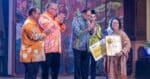 Kepakaran Bangie Anak Embol Dalam Tenunan Pua Mendapat Anugerah Tokoh Kraf Negara