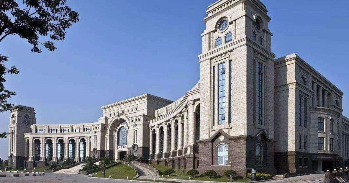Kerajaan Sokong Cadangan Tubuhkan Cawangan Universiti Shanghai Fudan Di Sarawak