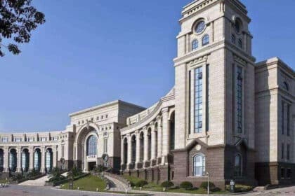 Kerajaan Sokong Cadangan Tubuhkan Cawangan Universiti Shanghai Fudan Di Sarawak