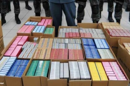 Polis Rampas 37 Kotak Rokok Seludup Bernilai RM80K Di Kuching