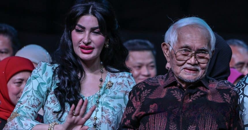 Polis Sahkan Keberadaan Tun Taib Di Kediaman Peribadi Demak Jaya