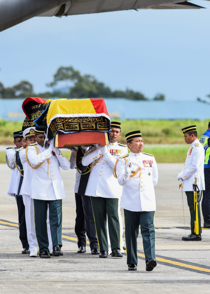 Orang Ramai Dijemput Beri Penghormatan Terakhir Buat Tun Taib Hari Ini Di DUN Sarawak