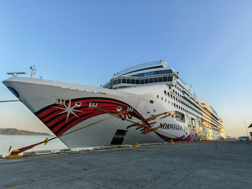 Kali Pertama Ke Sabah, Kapal Norwegian Jewel Sudah Berlabuh Di Kota Kinabalu