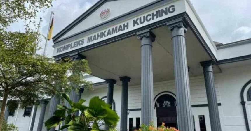 2 Lelaki Diperintah Berkelakuan Baik Gara-Gara Bergaduh Alih Kotak Gelandangan Di Kuching