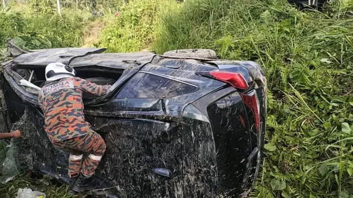 Kecuaian Pemandu Ketika Memotong, 4 Beranak Cedera Parah Dalam Kemalangan Di Keningau