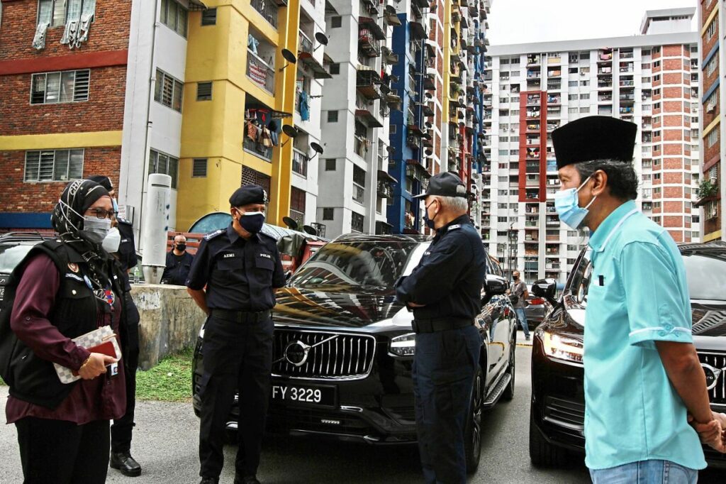 Terlentang Atas Rumput Lepas Jatuh Dari Flat, Budak 14 Tahun Maut Di Sabah