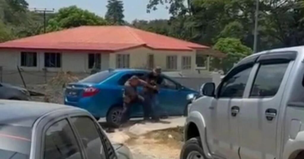 Enggan Beri Laluan Di Jalan Sempit, 2 Pemandu Gaduh Guna Parang Dan Besi Di Kota Belud