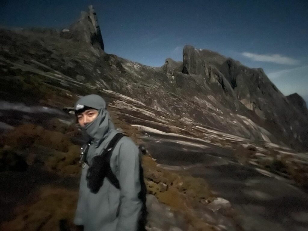 Pelakon Korea Lee Min Ki Mendaki Gunung Kinabalu Curi Perhatian Ramai