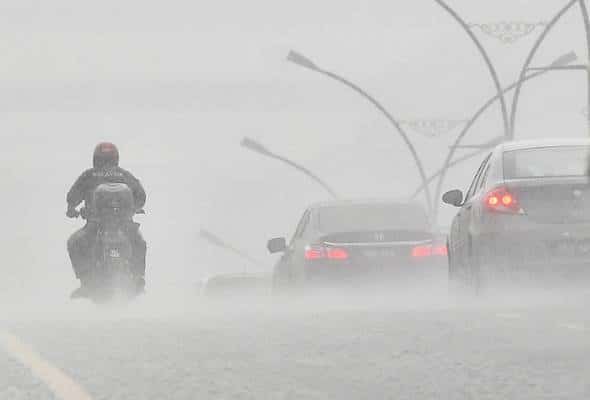 Ribut Petir Dan Angin Kuat, MetMalaysia Beri Amaran Hujan Berterusan Di Sarawak Sehingga Minggu Depan
