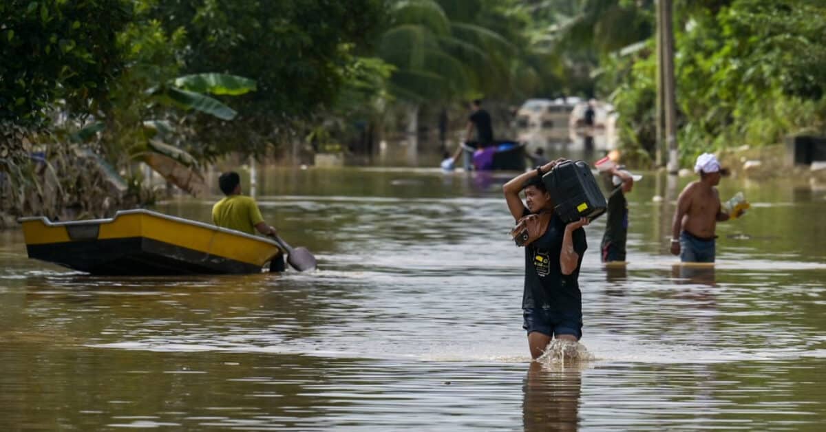 Bacaan Paras Air Serian Dan Sungai Salim Kini Berada Tahap Bahaya