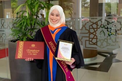 Graduan KV Keningau Terima Anugerah Ketua Pengarah Pendidikan Malaysia